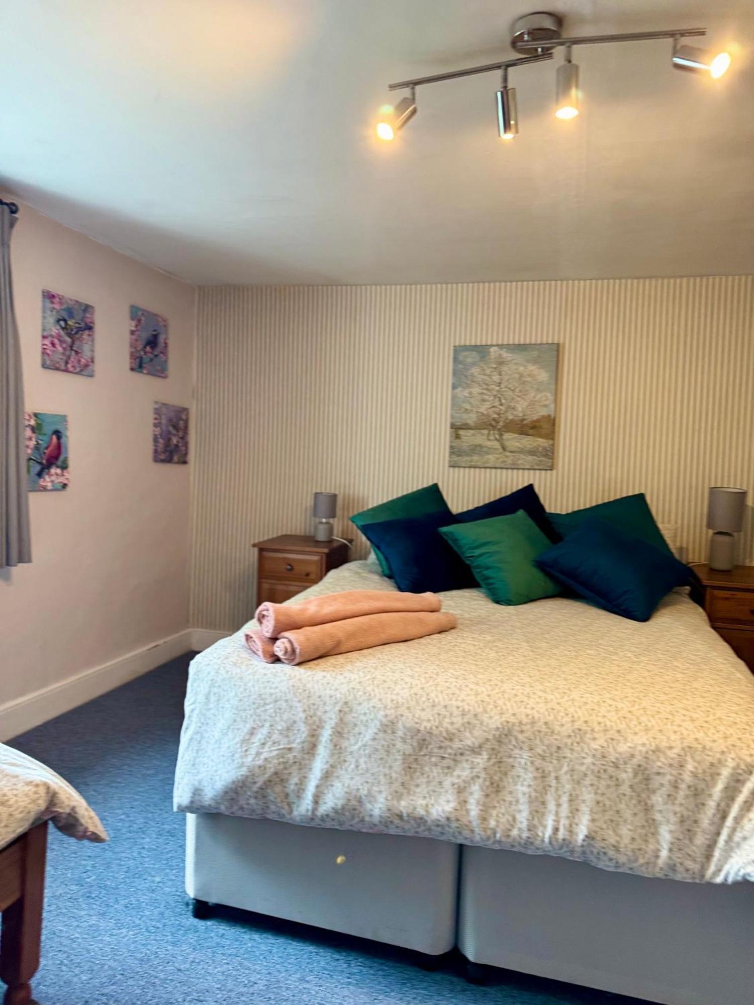 Beautiful Townhouse Next To Royal Victoria Park And Botanical Gardens Within Easy Walking Distance To Bath City Centre Exterior foto